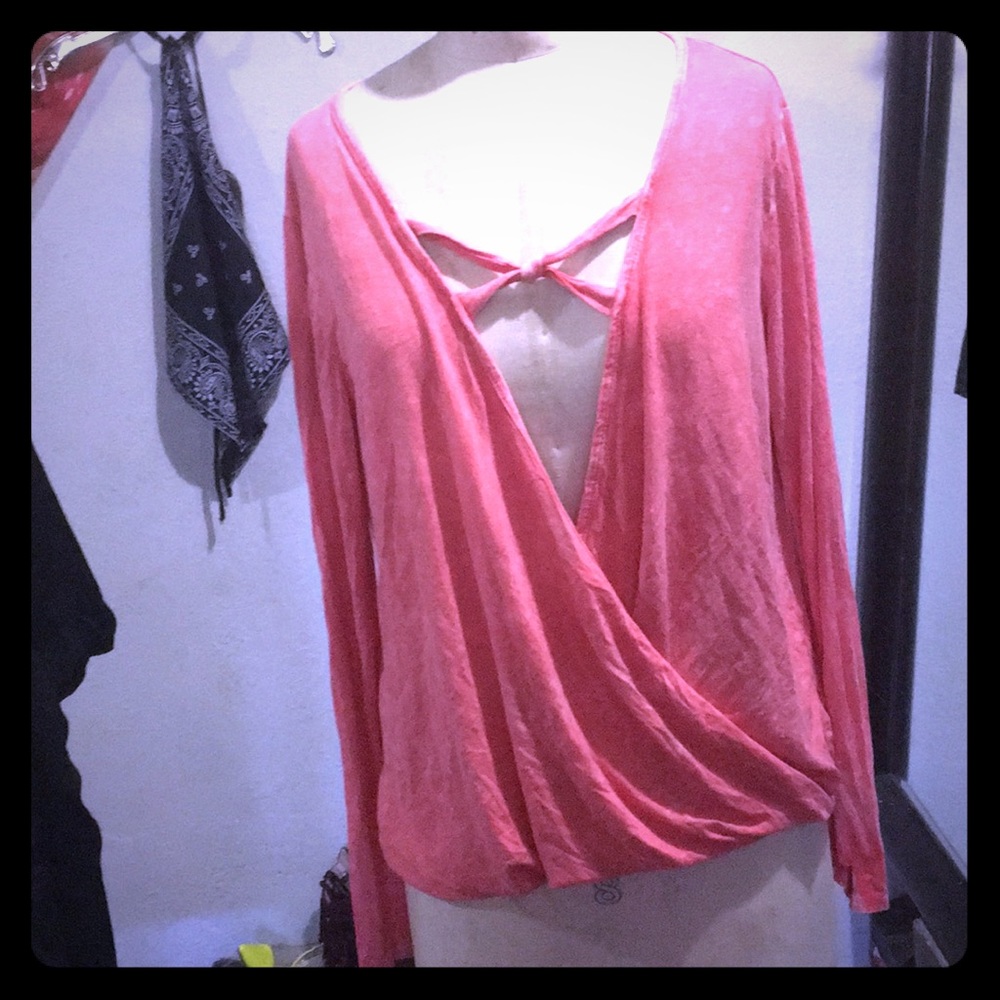 Coral Crossover Bow front Knit Top ! ❤️🌞